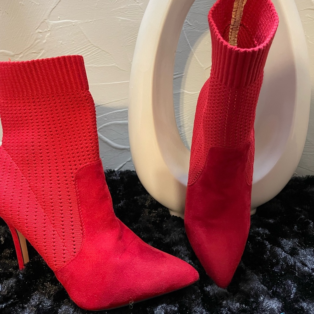 Red boots - Picture 3 of 5